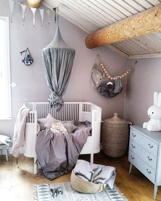 Cadre décoration chambre de bébé fille , figurines gris mauve lila