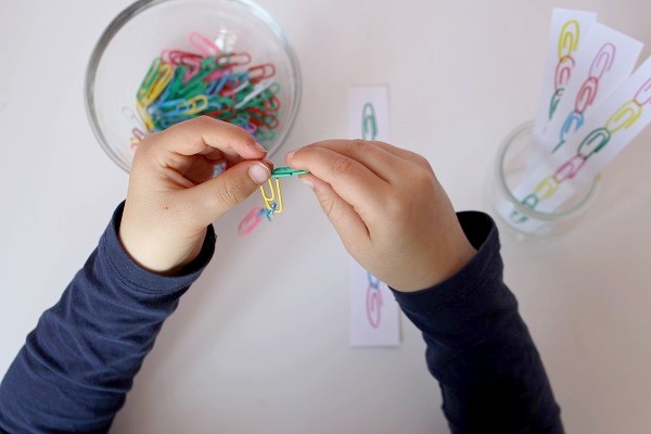 Activités Montessori 2 ans : 10 idées faciles ! ⋆ Club Mamans
